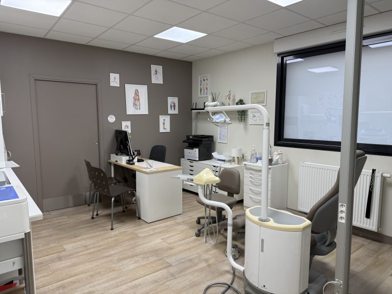 Vend cabinet dans maison de santé