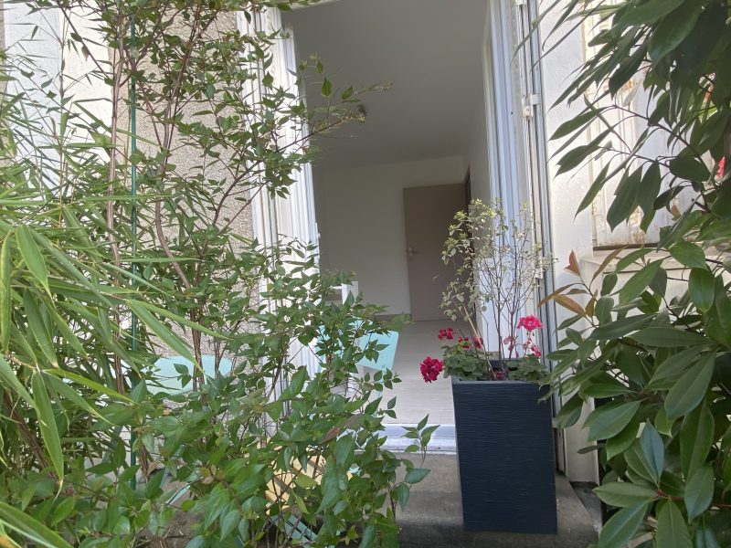 PIECE à LOUER 10 M2 + Terrasse à BOULOGNE en RDC accès PMR
